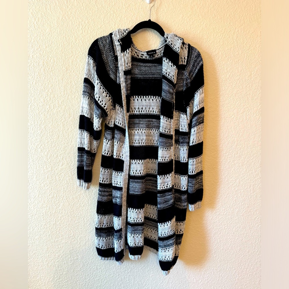 Torrid plus size grey and black knit cardigan/duster. Size 3